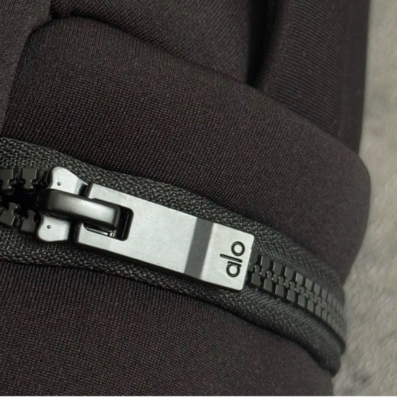 NWT Alo Yoga Neoprene Backpack - Picture 4 of 7